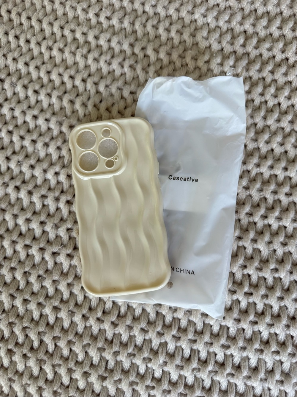 Wavy Cream iPhone 15 Pro Case